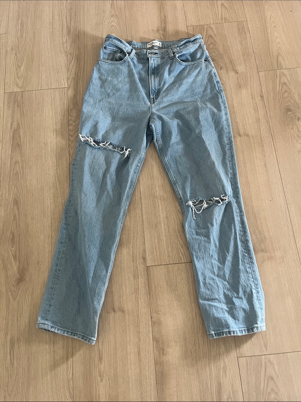 Abercrombie Classic Light Blue Distressed Women’s Jeans
